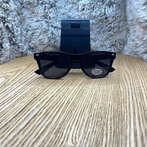 BRAND NEW✨
KIDS SUNGLASSES💌
NEWEST EYEWEAR ACCESSORY
LEAD FREE✅
UV PROTECTION⚜️